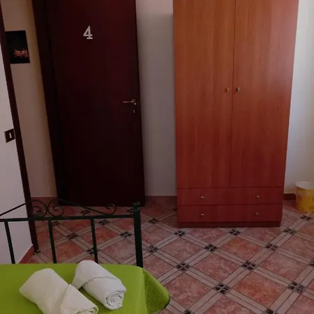 Casa Claudia Pensión *